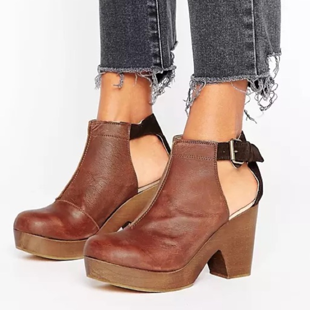 Free People Amber Orchard Platform Clogs in Brown Leather and Wood Size 41